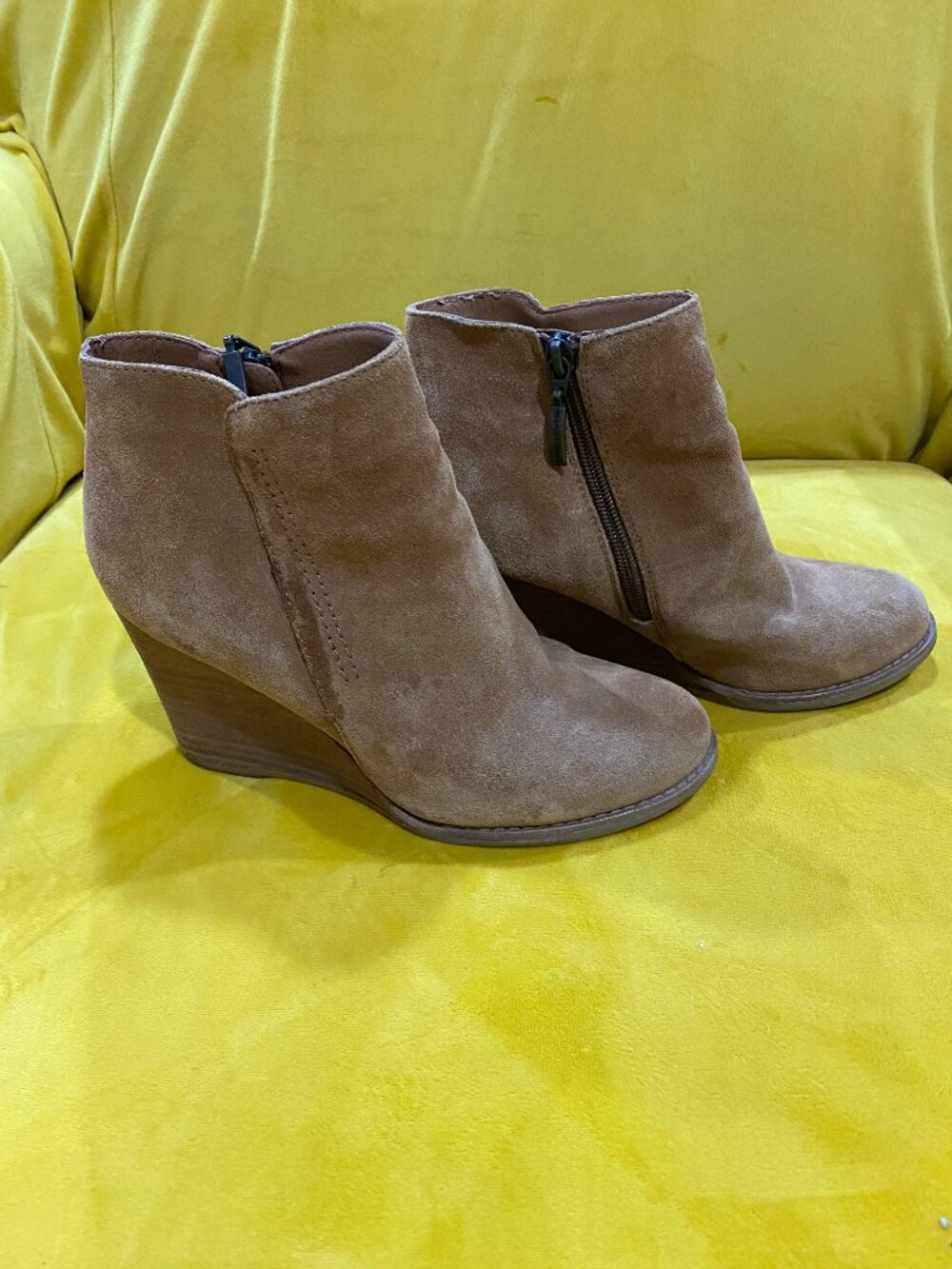 Franco Sarto Taupe Suede Wedge Ankle Boots Side Zip Booties Women’s Size 7